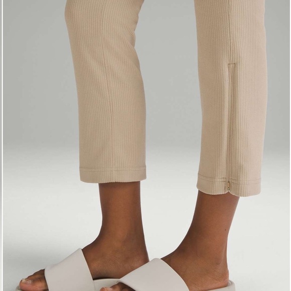 NWT Lululemon Ribbed Softstreme Zip-Leg High-Rise Cropped Pants 25" - Picture 2 of 5